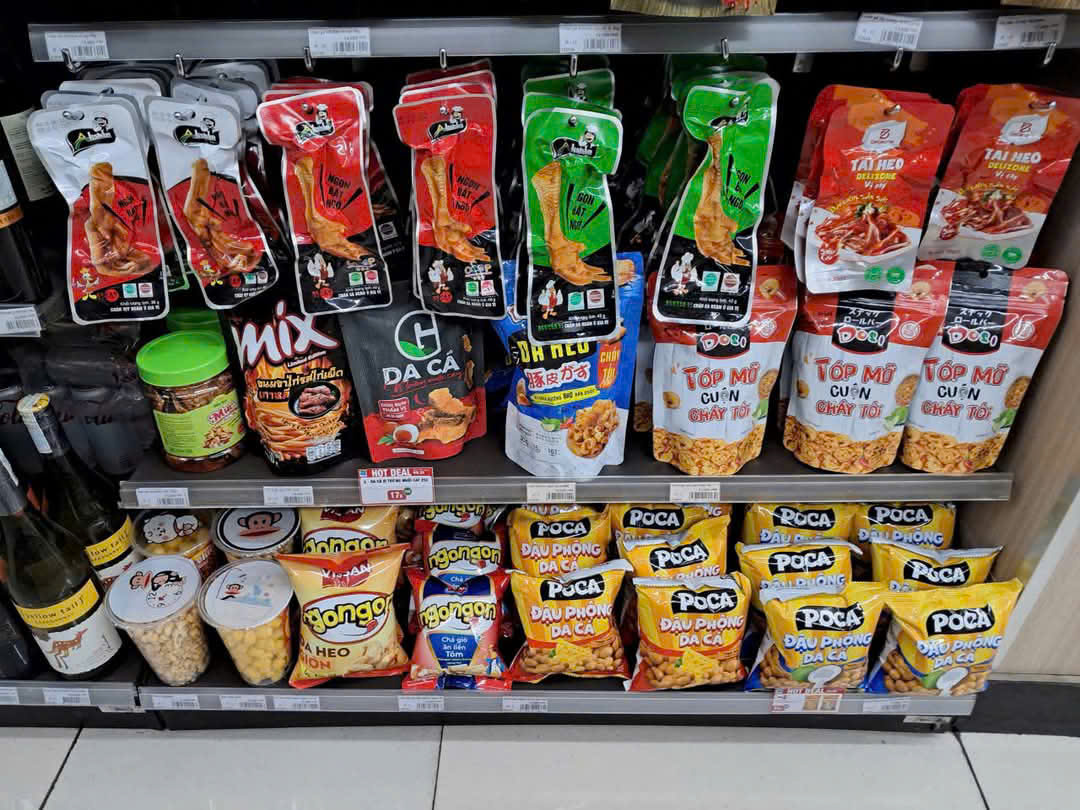 Siêu thị đồ ăn vặt phát triển – "Mảnh đất màu mỡ" cho chân gà rút xương Topone